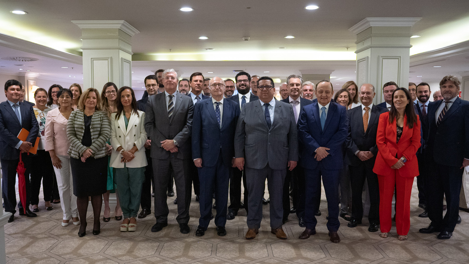 El Ministro de Economía y Finanzas de Perú se reúne con la Fundación Consejo España-Perú